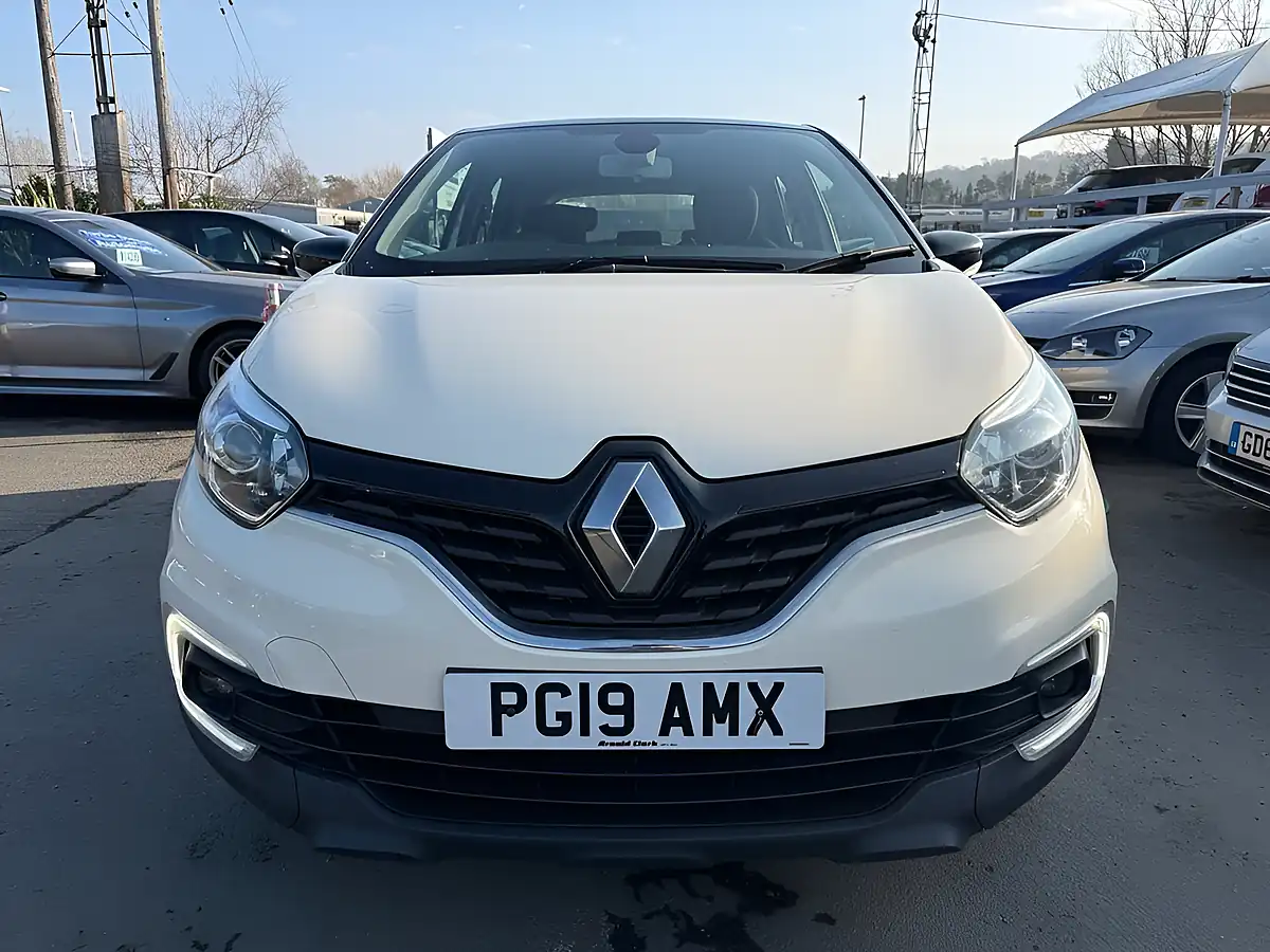 Used 2019 Renault Captur Play Edition White - Interior and Exterior details 10