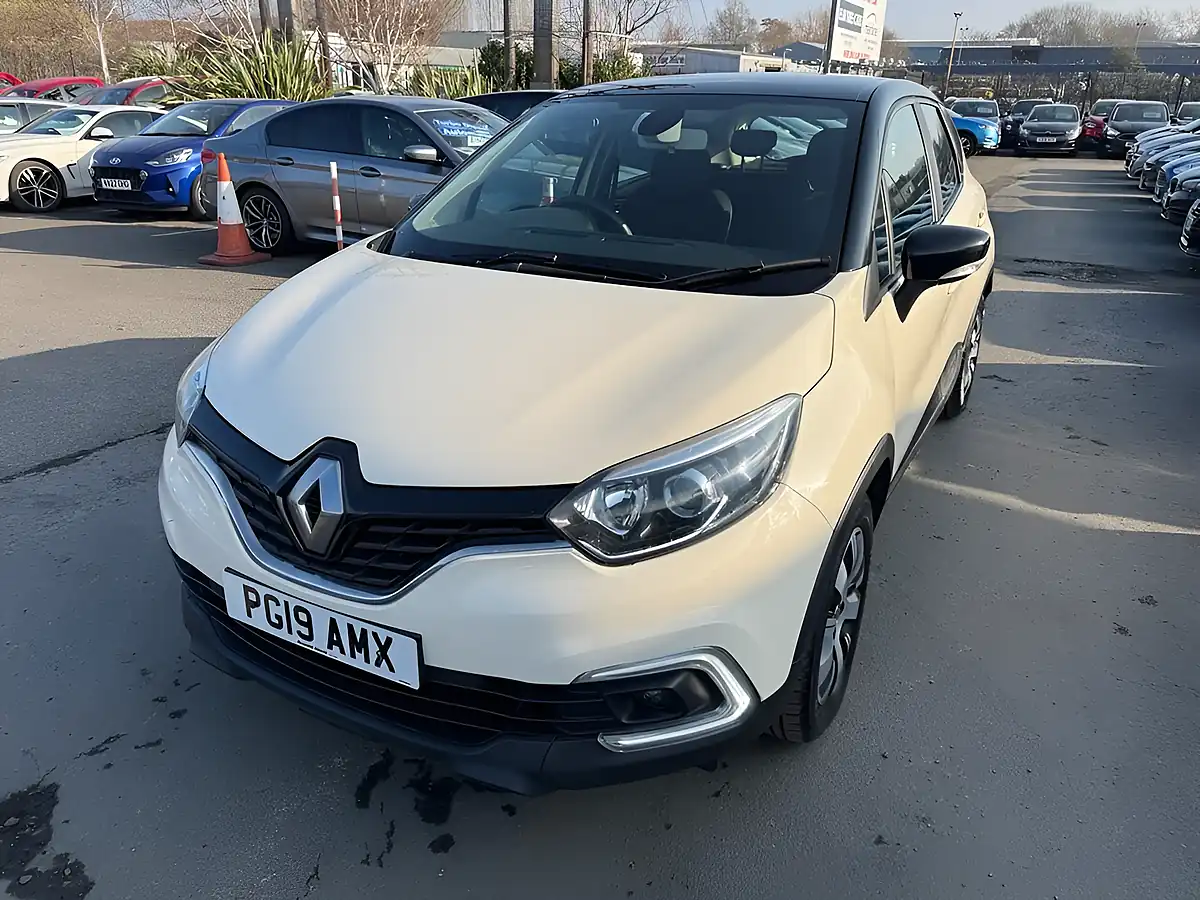Used 2019 Renault Captur Play Edition White - Interior and Exterior details 12
