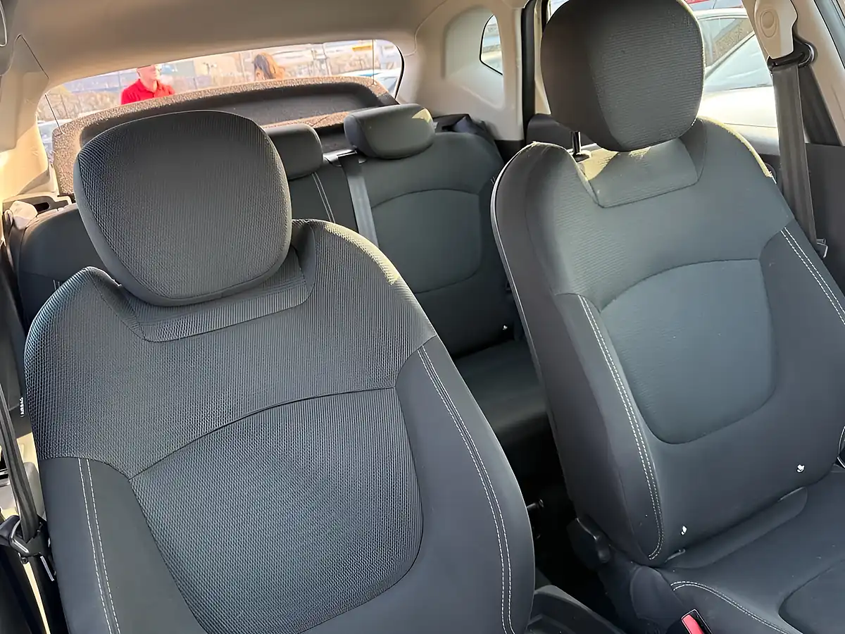 Used 2019 Renault Captur Play Edition White - Interior and Exterior details 14