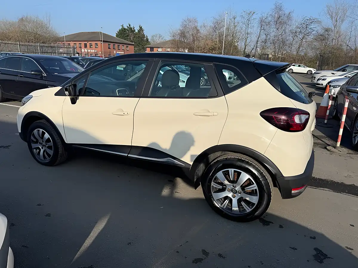 Used 2019 Renault Captur Play Edition White - Interior and Exterior details 16