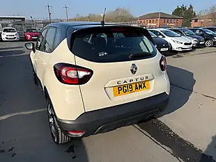 Used 2019 Renault Captur Play Edition White - Interior and Exterior details 17