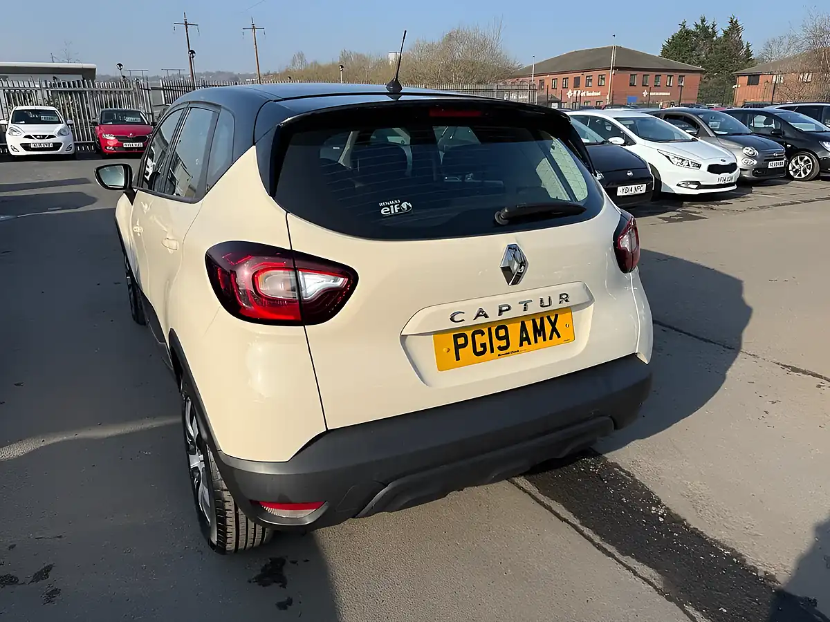 Used 2019 Renault Captur Play Edition White - Interior and Exterior details 17