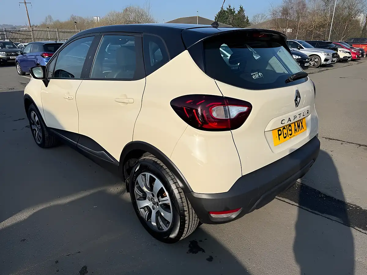 Used 2019 Renault Captur Play Edition White - Interior and Exterior details 18
