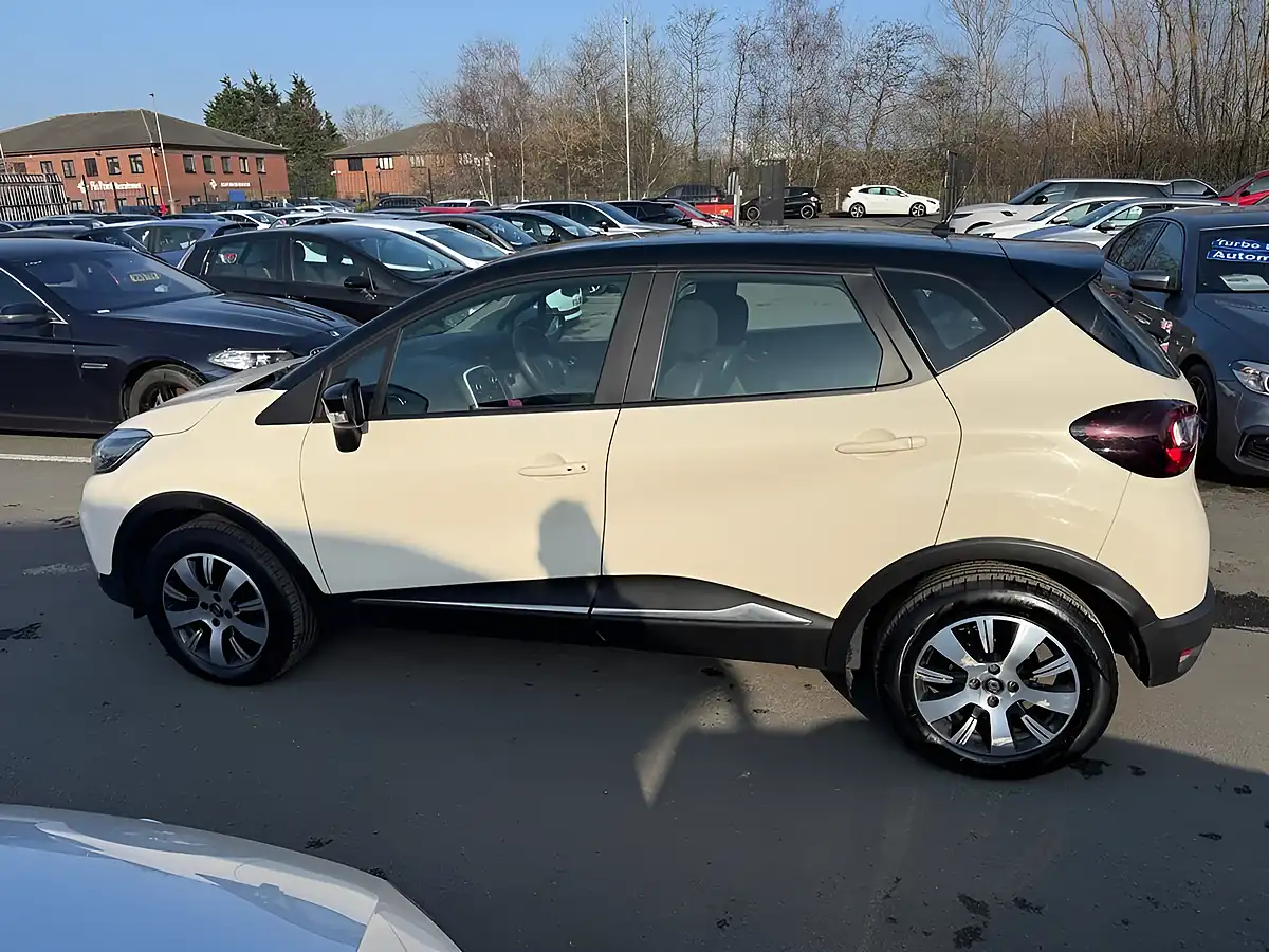 Used 2019 Renault Captur Play Edition White - Interior and Exterior details 19