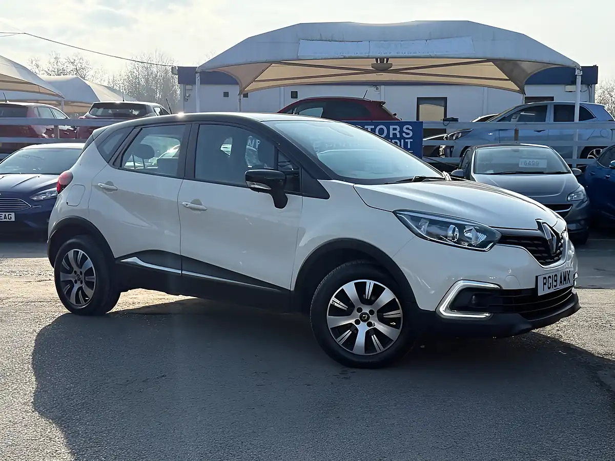 Used 2019 Renault Captur Play Edition White - Interior and Exterior details 3