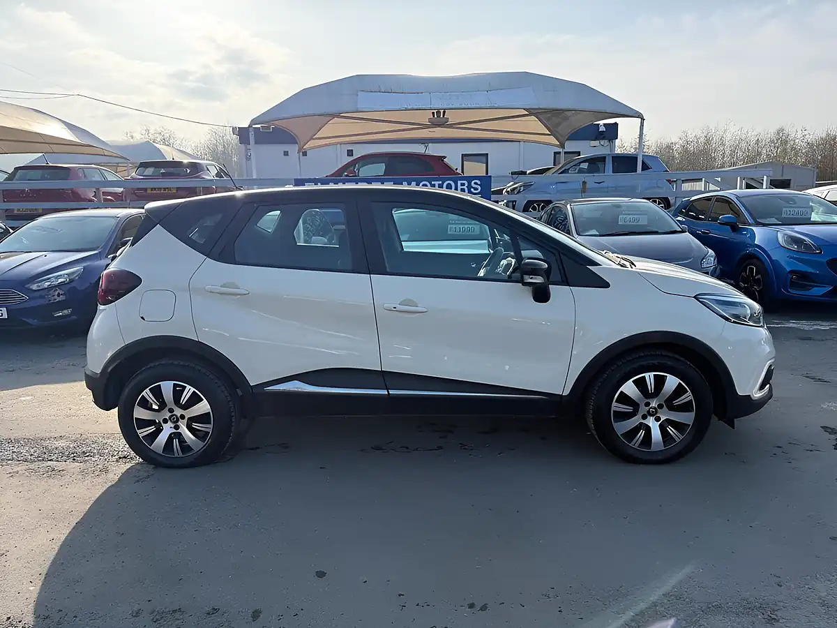 Used 2019 Renault Captur Play Edition White - Interior and Exterior details 4
