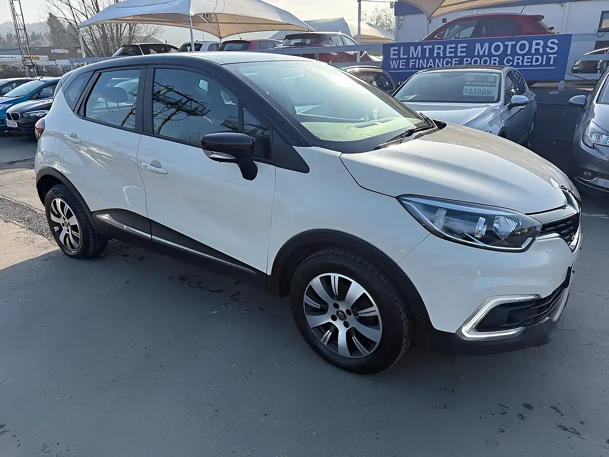 Used 2019 Renault Captur Play Edition White - Interior and Exterior details 7
