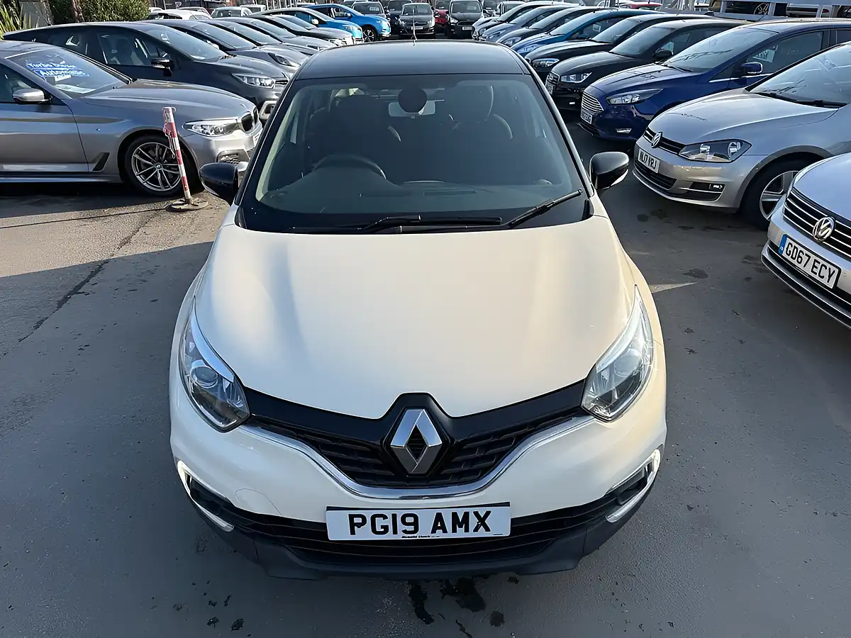 Used 2019 Renault Captur Play Edition White - Interior and Exterior details 9
