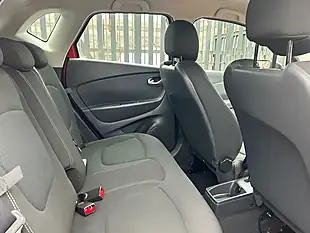 Used 2019 Renault Captur Play Red and Black - Interior and Exterior details 11