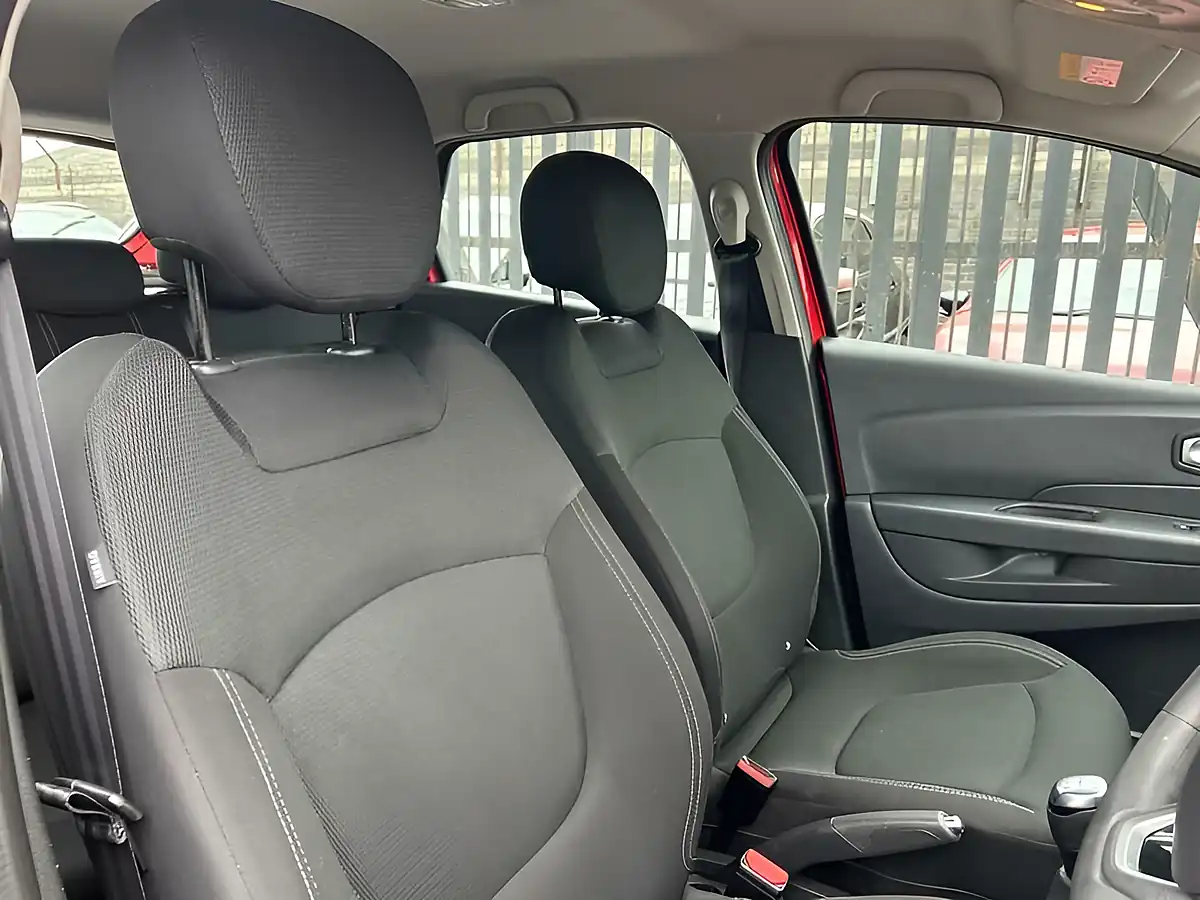 Used 2019 Renault Captur Play Red and Black - Interior and Exterior details 13