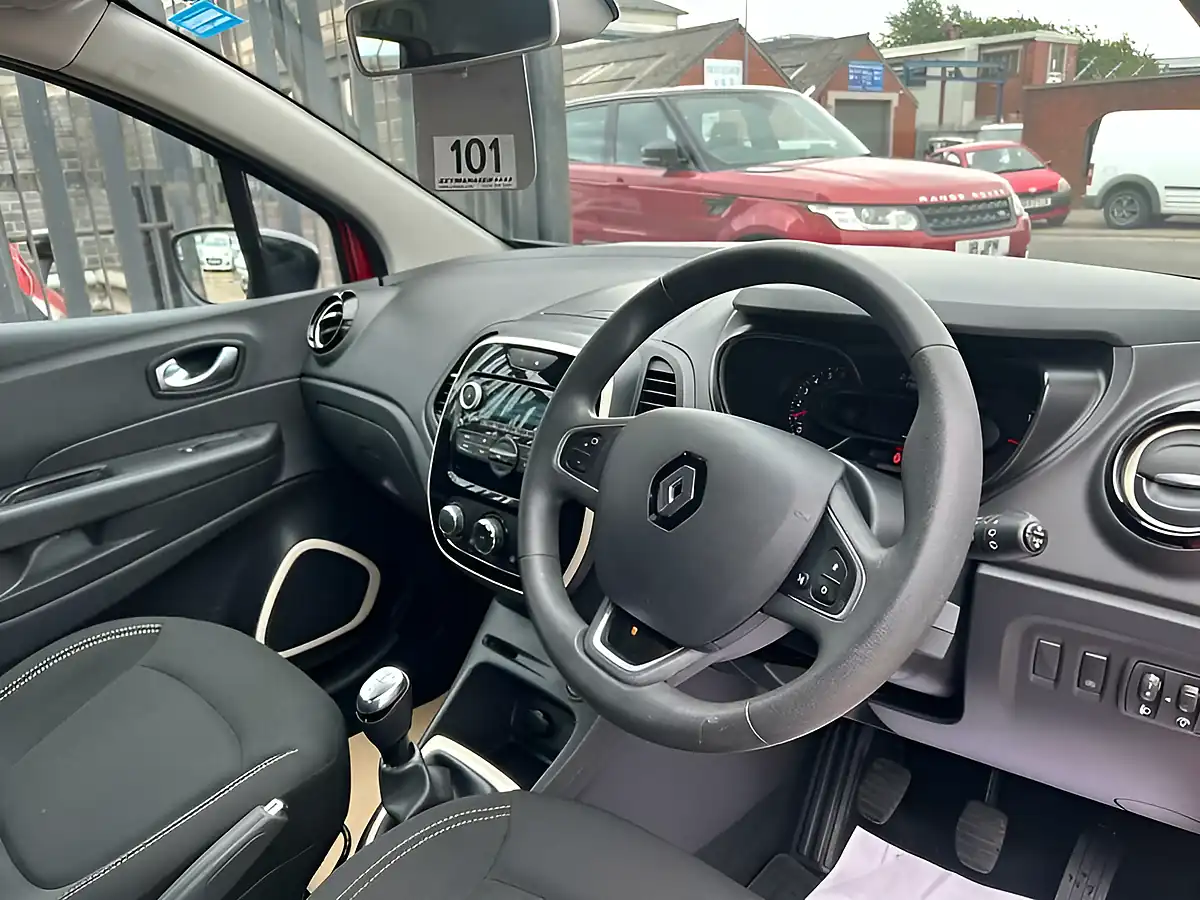 Used 2019 Renault Captur Play Red and Black - Interior and Exterior details 14