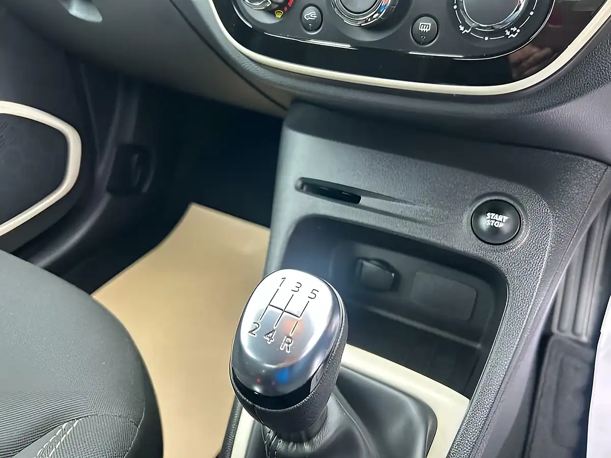 Used 2019 Renault Captur Play Red and Black - Interior and Exterior details 18
