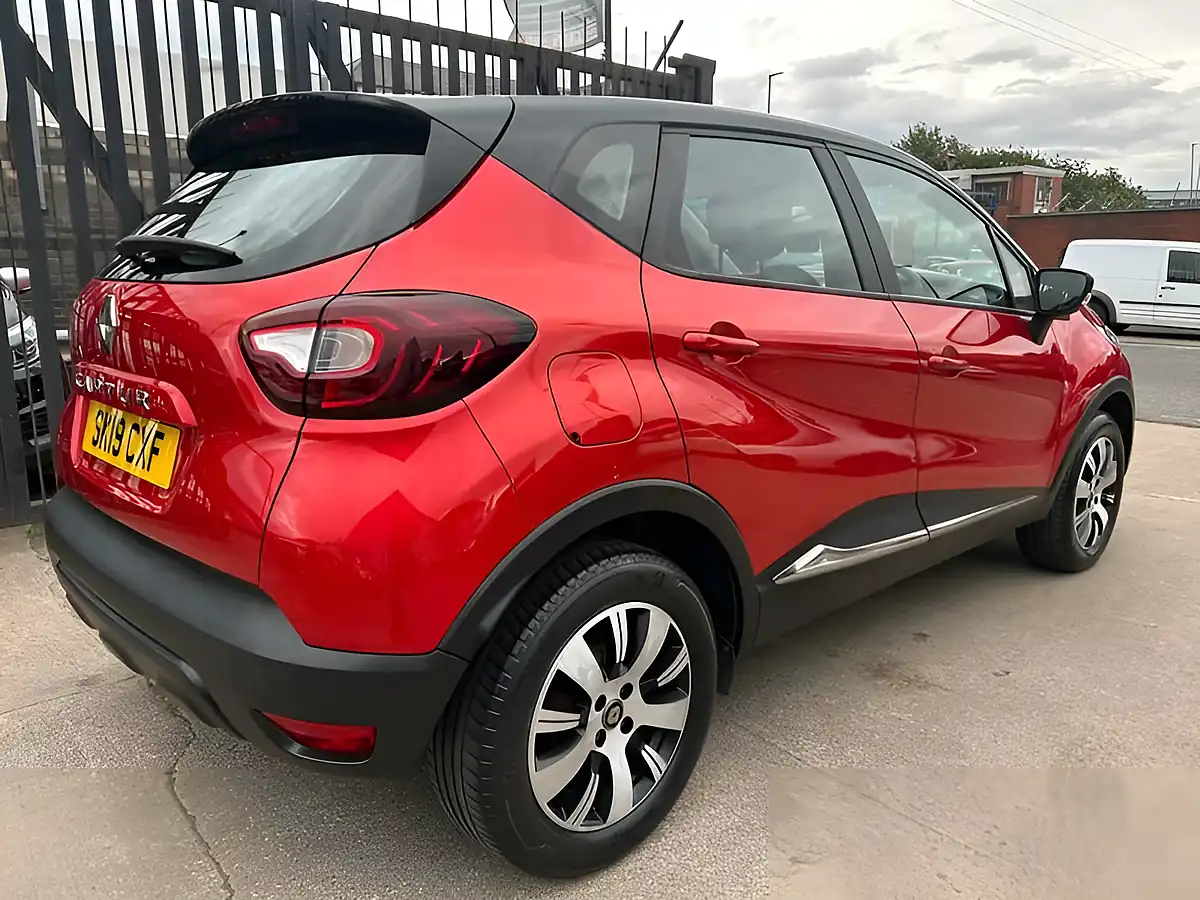 Used 2019 Renault Captur Play Red and Black - Interior and Exterior details 3
