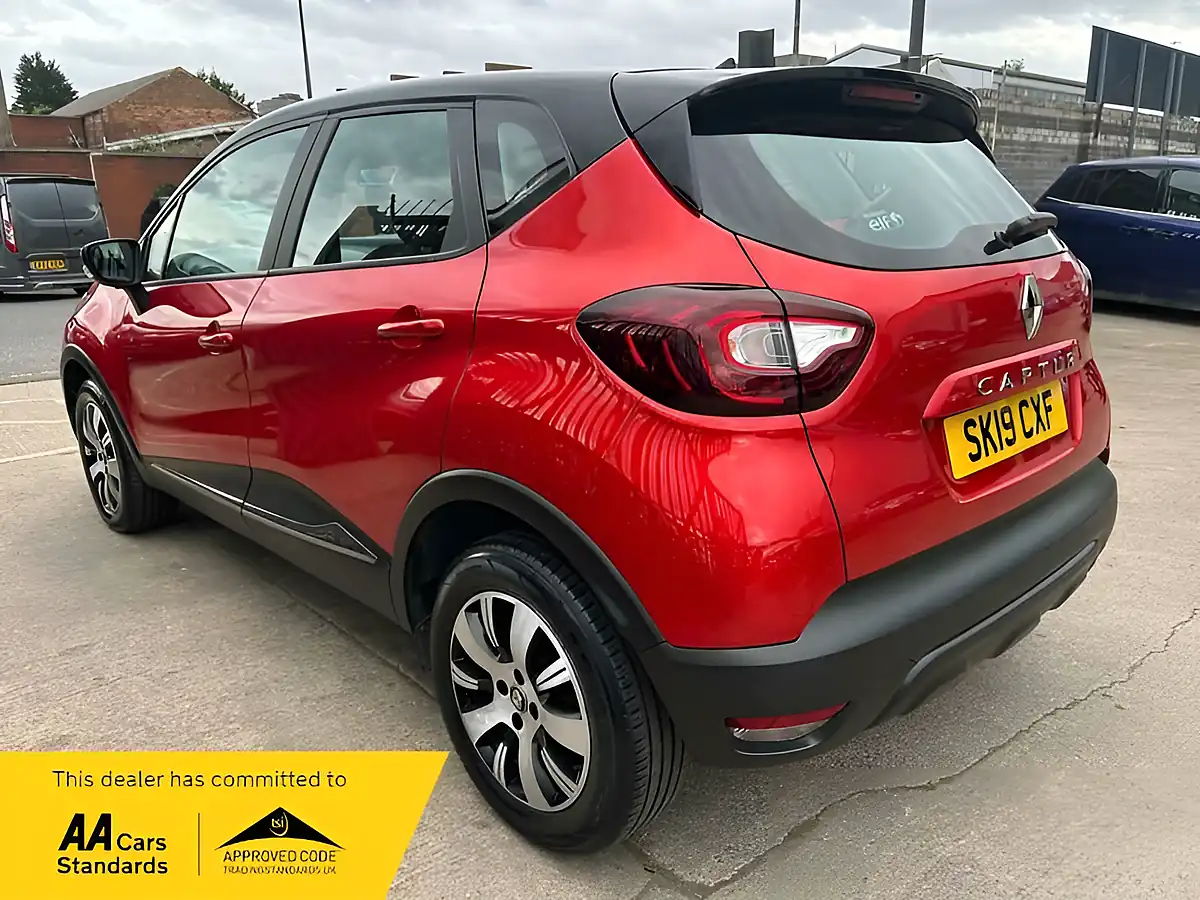 Used 2019 Renault Captur Play Red and Black - Interior and Exterior details 5