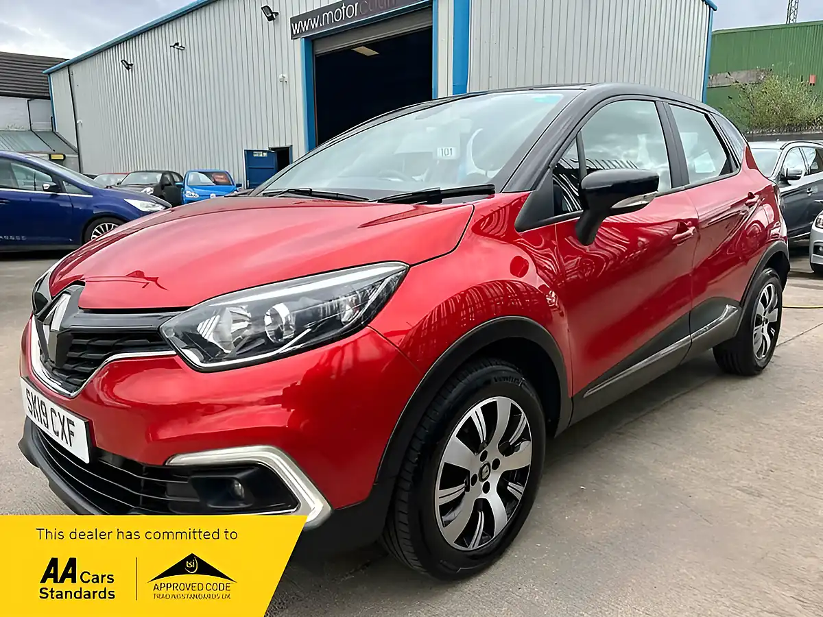 Used 2019 Renault Captur Play Red and Black - Interior and Exterior details 6