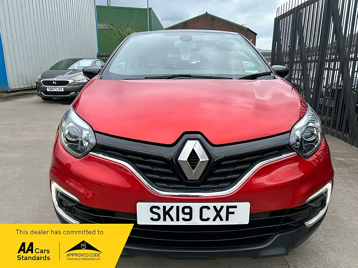 Used 2019 Renault Captur Play Red and Black - Interior and Exterior details 8