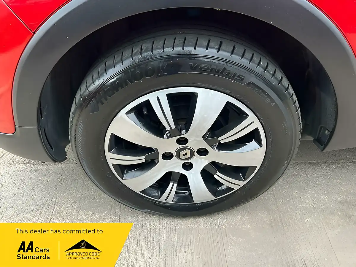 Used 2019 Renault Captur Play Red and Black - Interior and Exterior details 9