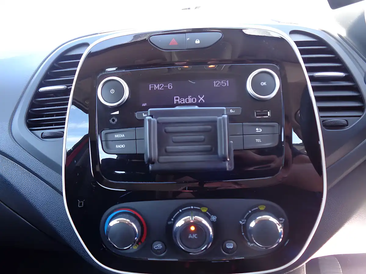 Used 2019 Renault Captur Play Red - Interior and Exterior details 16