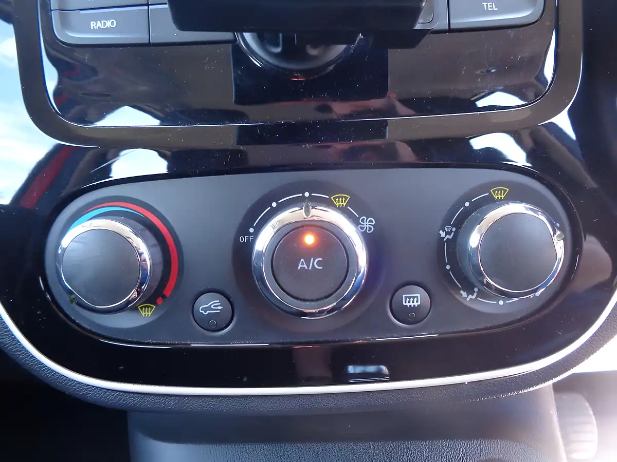 Used 2019 Renault Captur Play Red - Interior and Exterior details 17