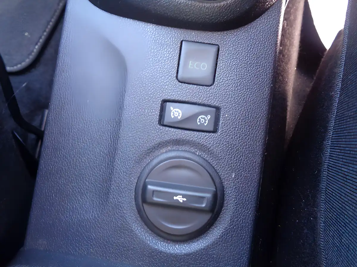 Used 2019 Renault Captur Play Red - Interior and Exterior details 18