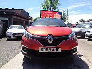 Used 2019 Renault Captur Play Red - Interior and Exterior details 4