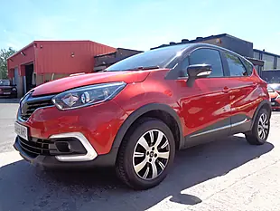 Used 2019 Renault Captur Play Red - Interior and Exterior details 6