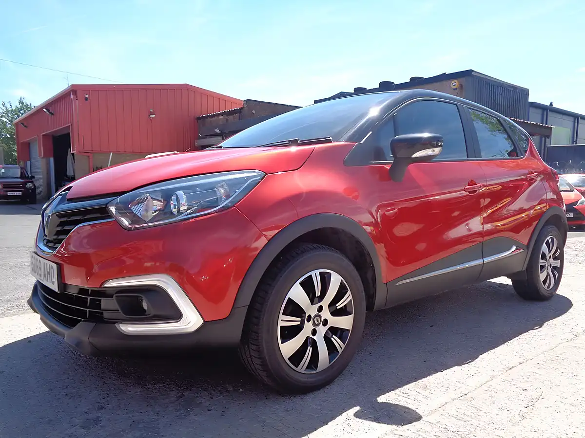 Used 2019 Renault Captur Play Red - Interior and Exterior details 6