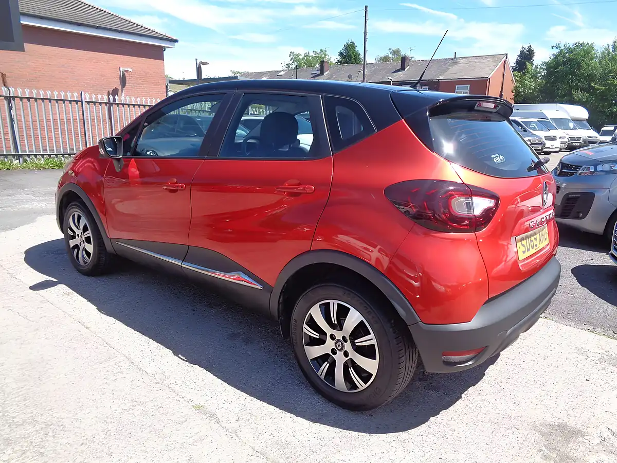 Used 2019 Renault Captur Play Red - Interior and Exterior details 9