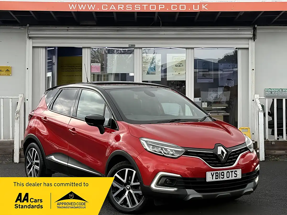 Used 2019 Renault Captur S Edition Red - Front View