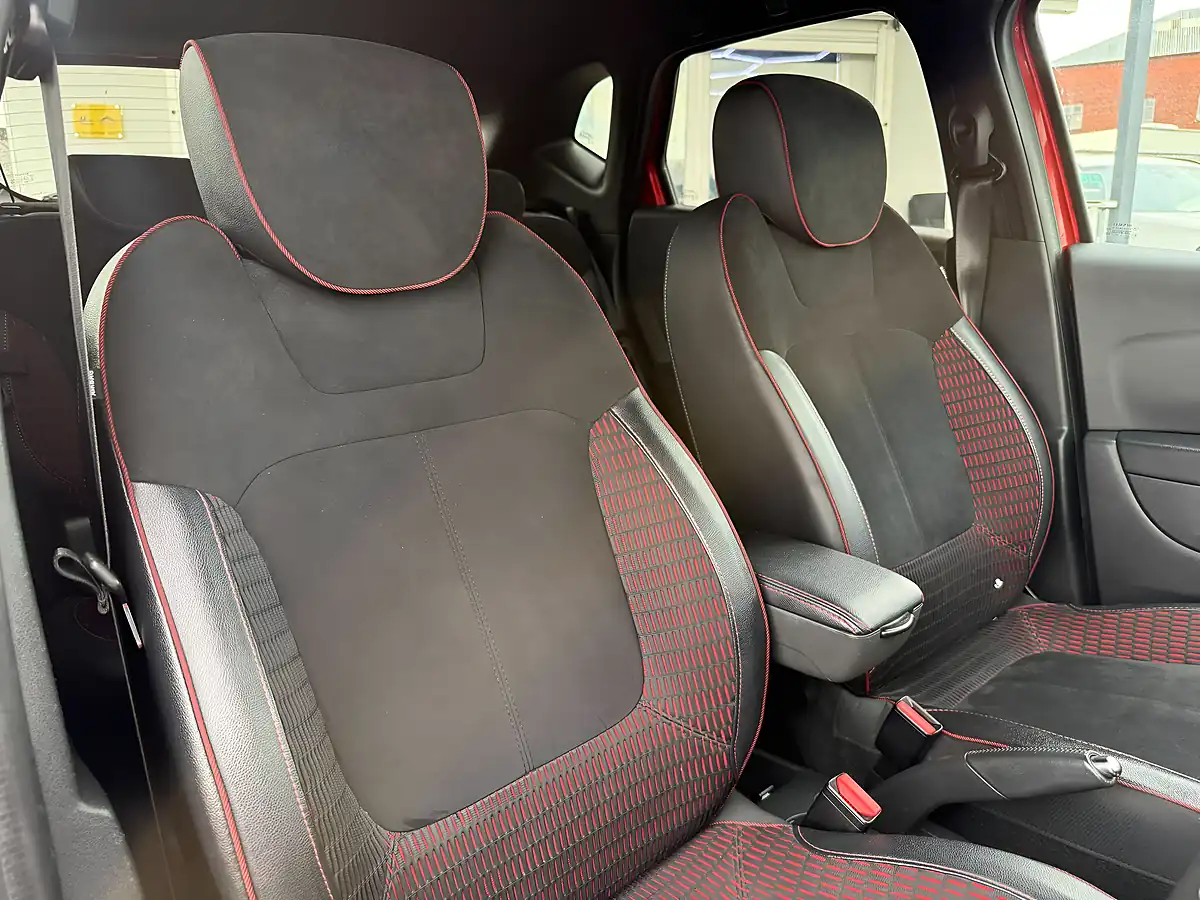Used 2019 Renault Captur S Edition Red - Interior and Exterior details 13