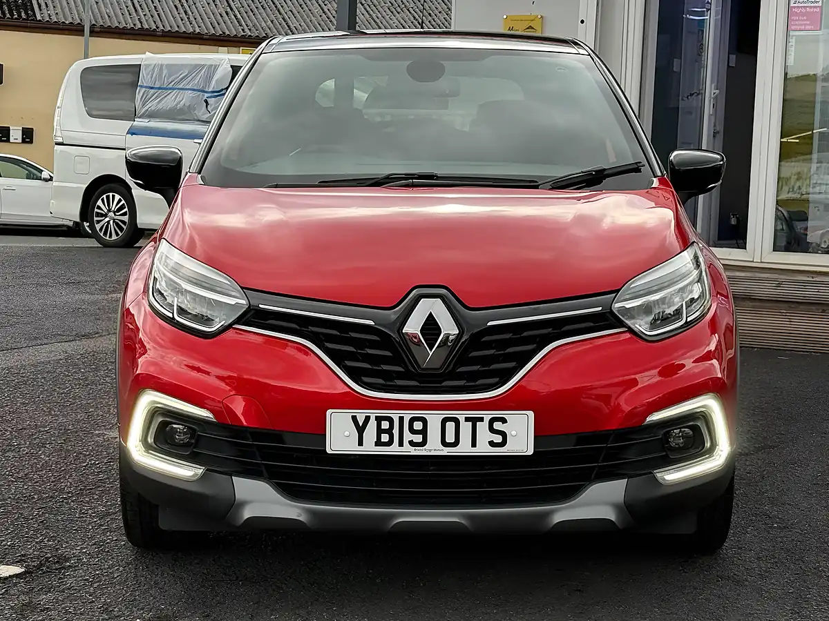 Used 2019 Renault Captur S Edition Red - Interior and Exterior details 7