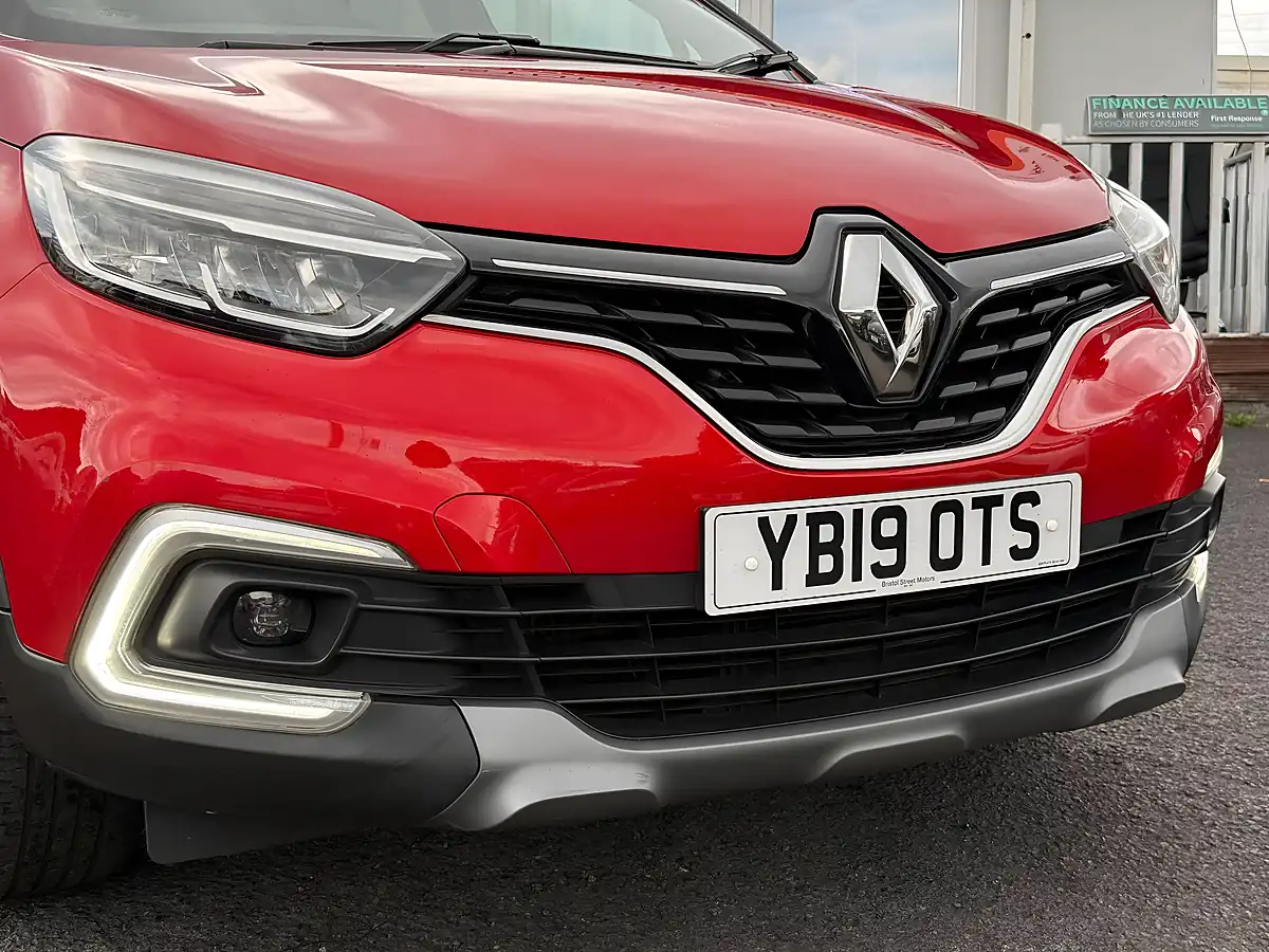 Used 2019 Renault Captur S Edition Red - Interior and Exterior details 9