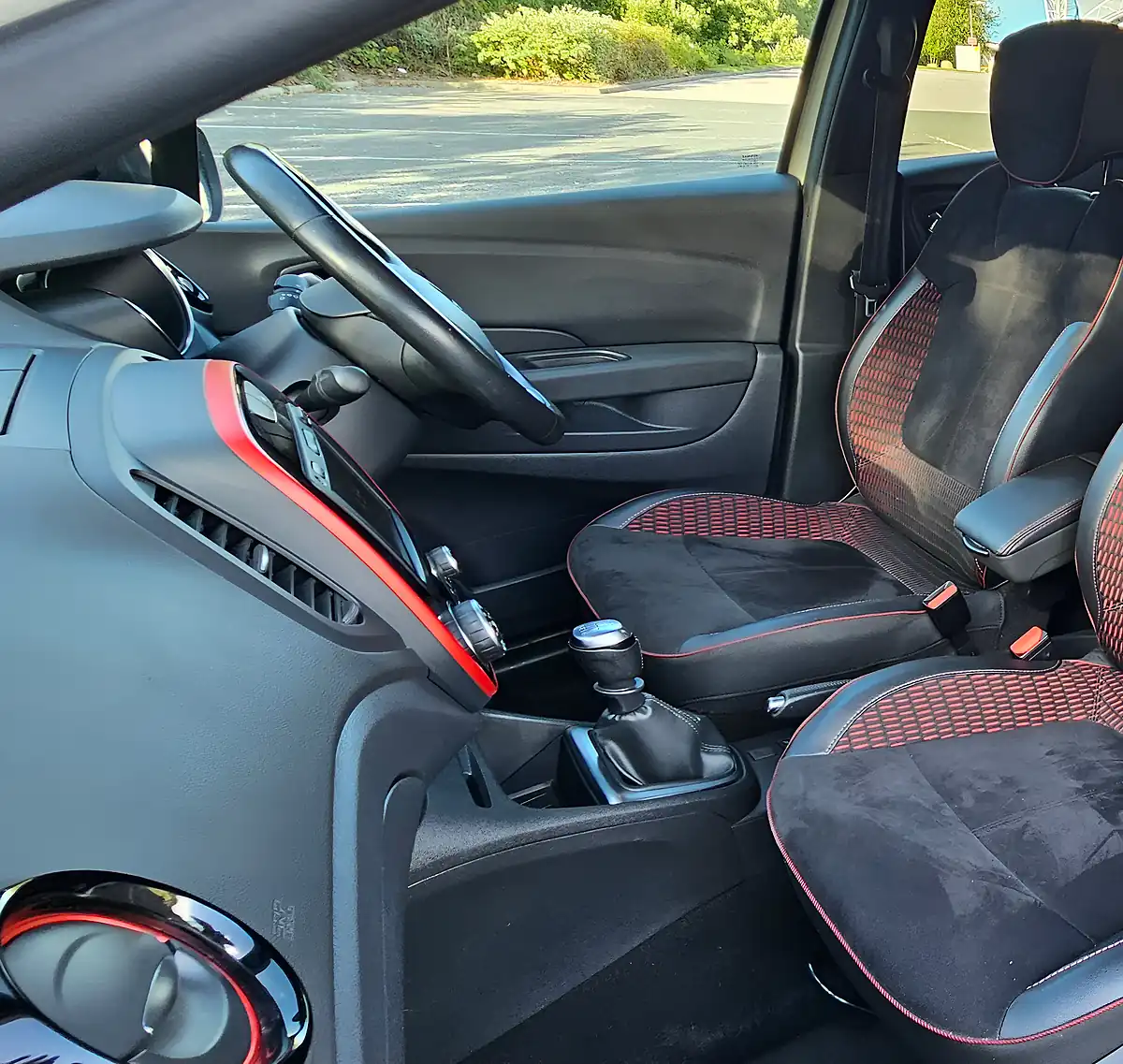 Used 2019 Renault Captur S Edition White - Interior and Exterior details 15