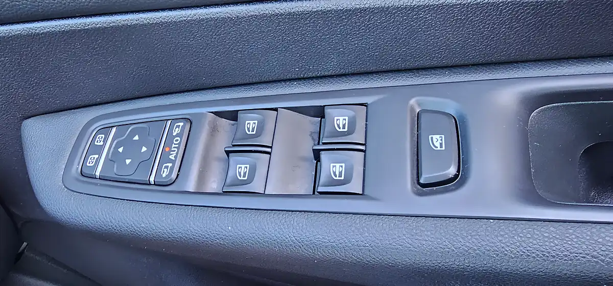 Used 2019 Renault Captur S Edition White - Interior and Exterior details 19