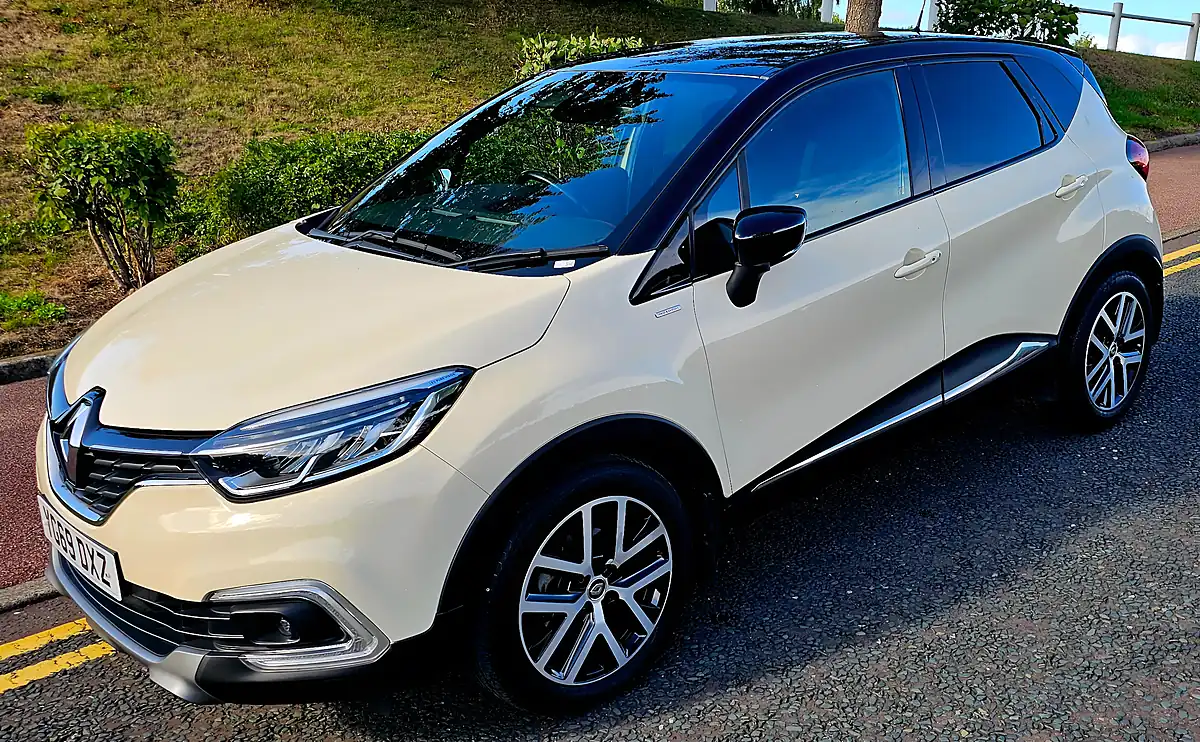Used 2019 Renault Captur S Edition White - Interior and Exterior details 4