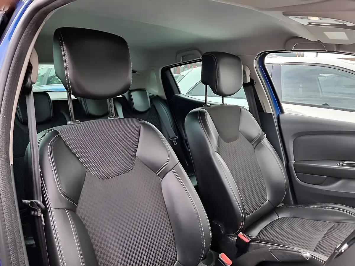 Used 2019 Renault Clio GT Line Blue - Interior and Exterior details 9
