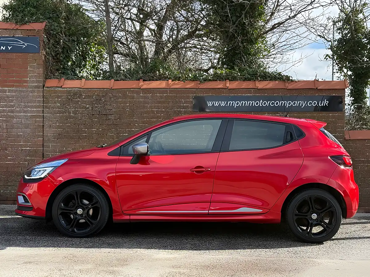 Used 2019 Renault Clio GT Line Flame Red - Interior and Exterior details 4