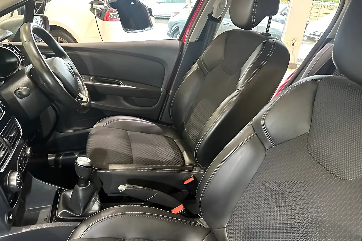 Used 2019 Renault Clio GT Line Red - Interior and Exterior details 16