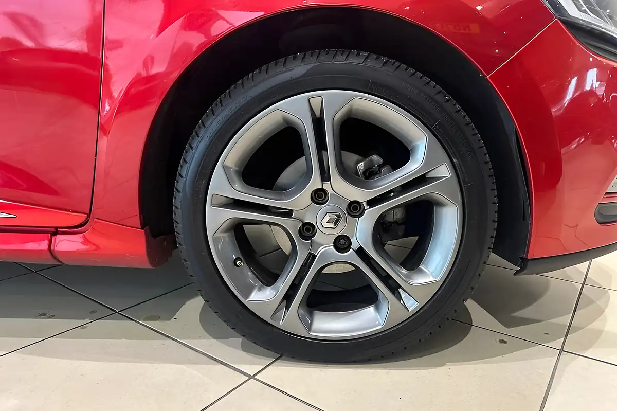 Used 2019 Renault Clio GT Line Red - Interior and Exterior details 9