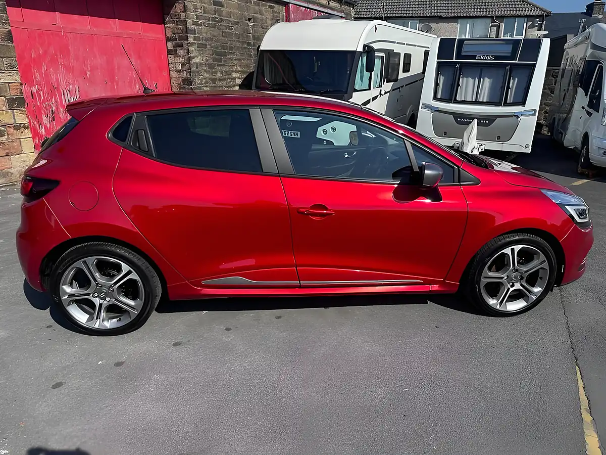 Used 2019 Renault Clio GT Line Red - Interior and Exterior details 6