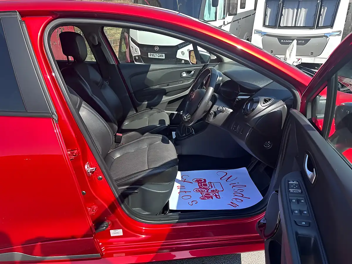 Used 2019 Renault Clio GT Line Red - Interior and Exterior details 9