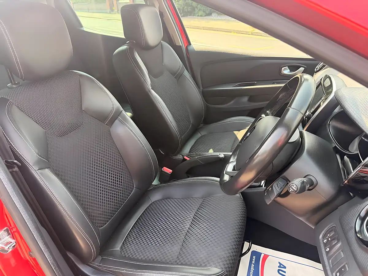 Used 2019 Renault Clio GT Line Red - Interior and Exterior details 15