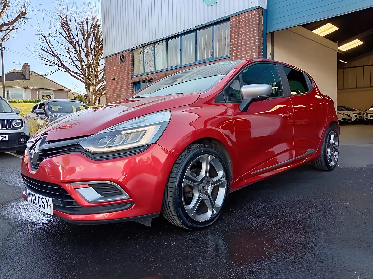 Used 2019 Renault Clio GT Line Red - Front View