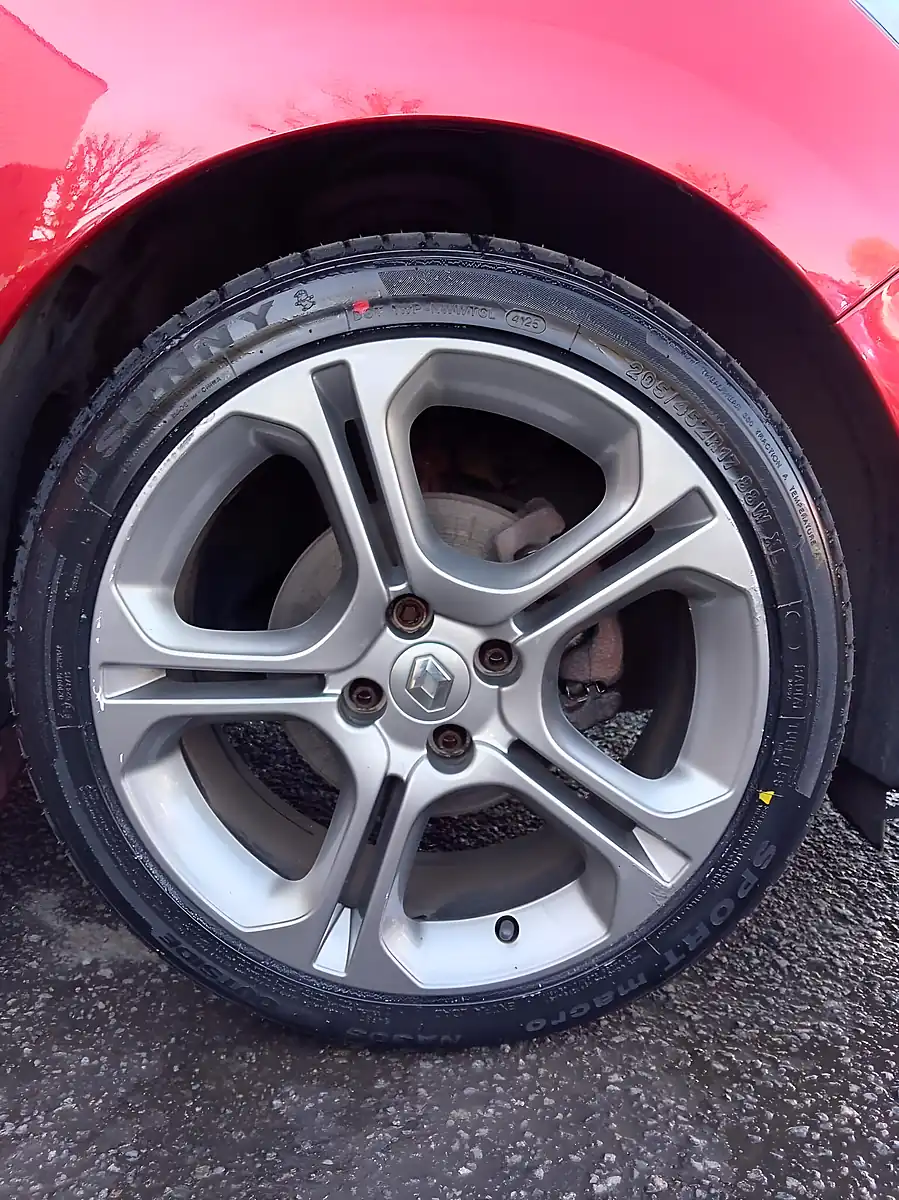 Used 2019 Renault Clio GT Line Red - Interior and Exterior details 9