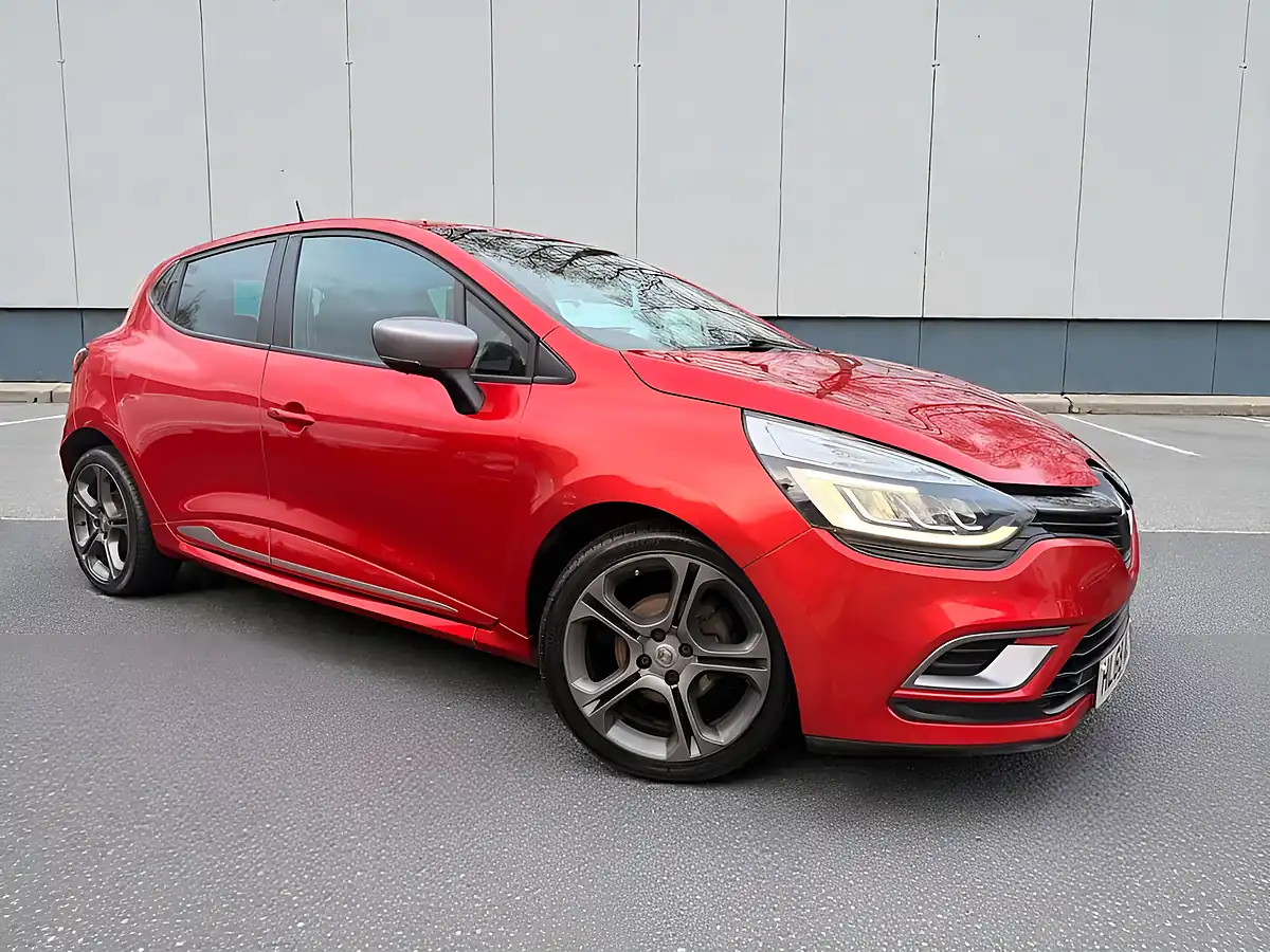 Used 2019 Renault Clio GT Line Red - Front View