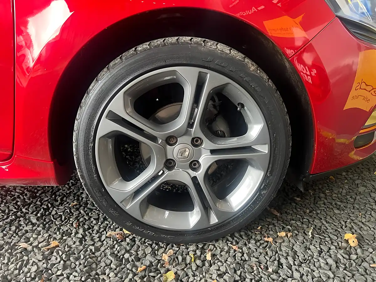 Used 2019 Renault Clio GT Line Red - Interior and Exterior details 16