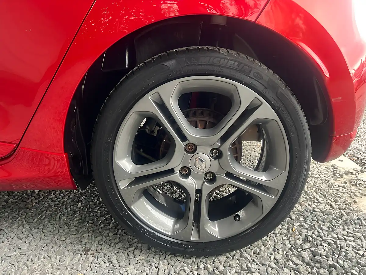 Used 2019 Renault Clio GT Line Red - Interior and Exterior details 17