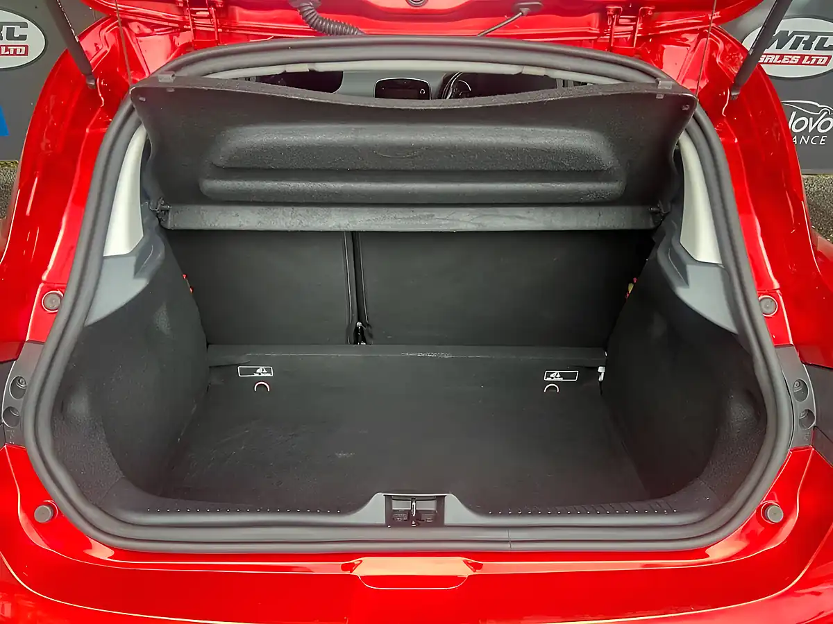 Used 2019 Renault Clio GT Line Red - Interior and Exterior details 8
