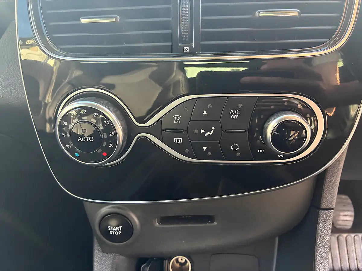 Used 2019 Renault Clio GT Line Silver - Interior and Exterior details 16