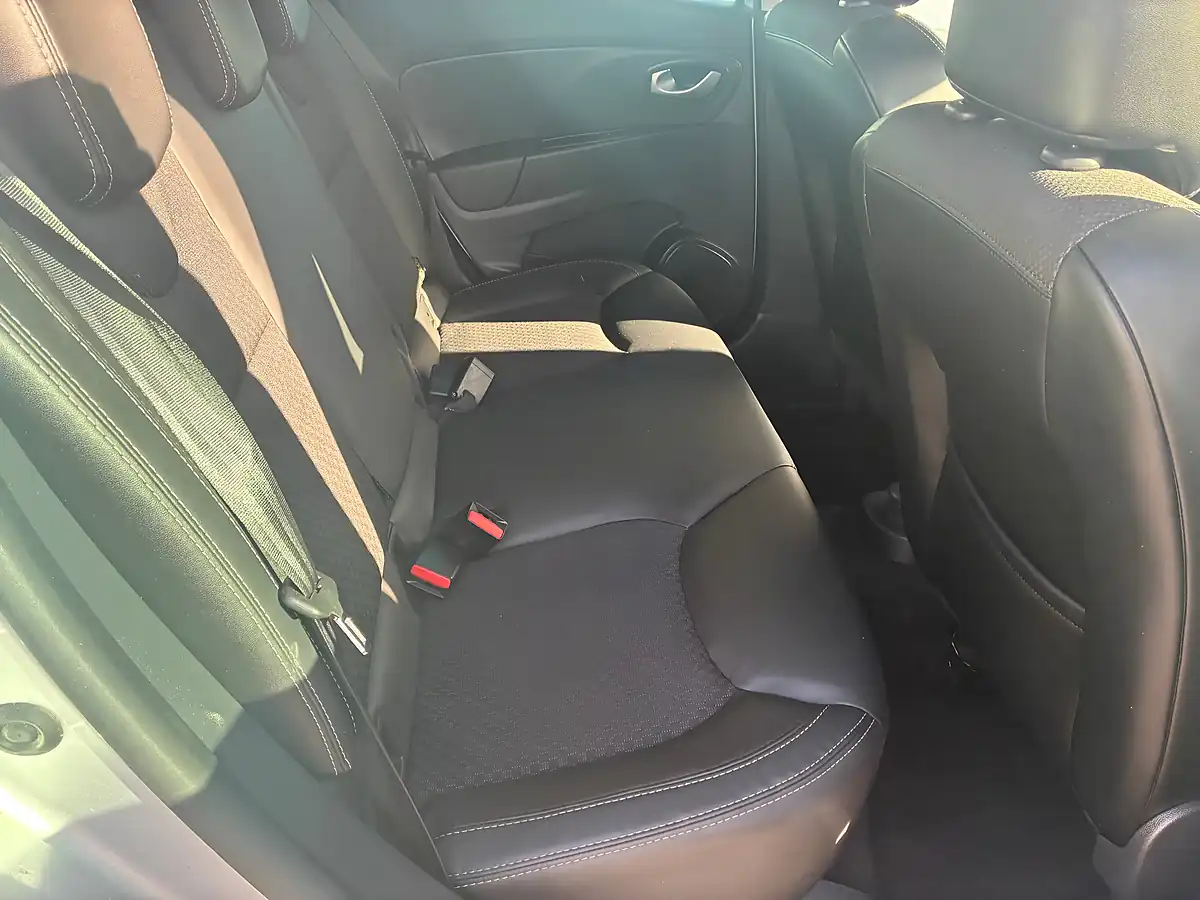 Used 2019 Renault Clio GT Line Silver - Interior and Exterior details 18